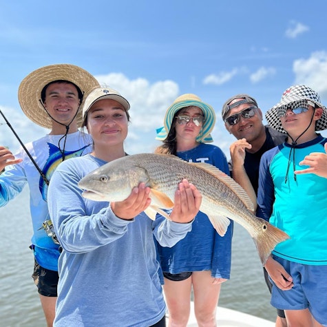 Some good old family fun right here. I swear the teenager in the middle was having fun. She’s just feeling that sunburn.😝
________________________
@aftco @astralfootwear @cooks_flips @hptrousers @toadfishfishing