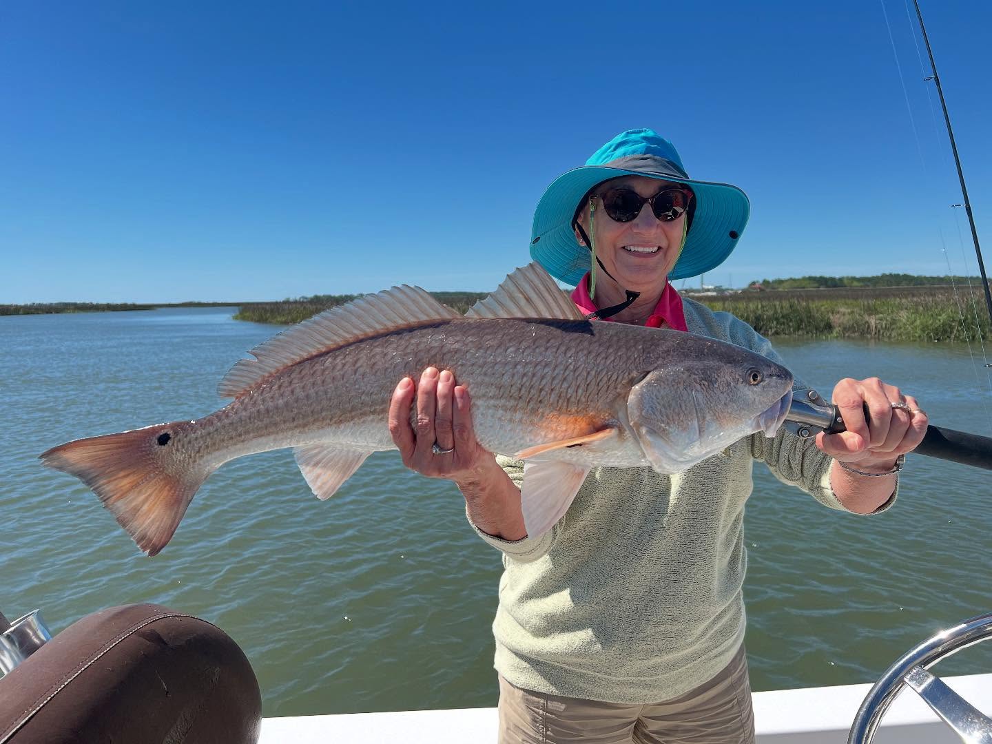 My lady anglers are back at it! These ladies have been traveling up and down the eastern seaboard in search of redfish. They get together every spring break to catch up and catch redfish. They came back this year and we once again accomplished our goal! 
#springbreak #redfish #girlstrip
@astralfootwear @aftco @aftco_carolinas @cooksflips_  @toadfishfishing